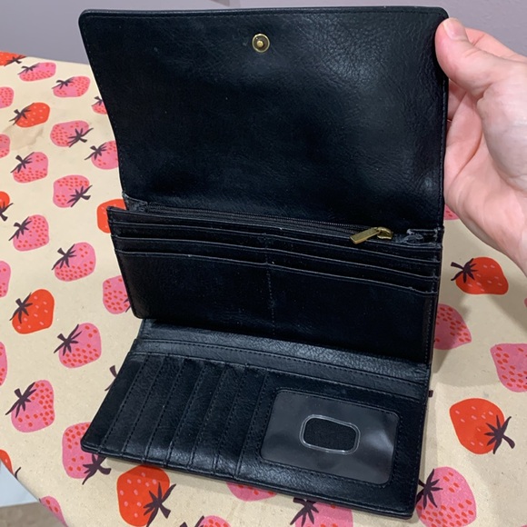Fossil black leather wallet EUC - Picture 2 of 10